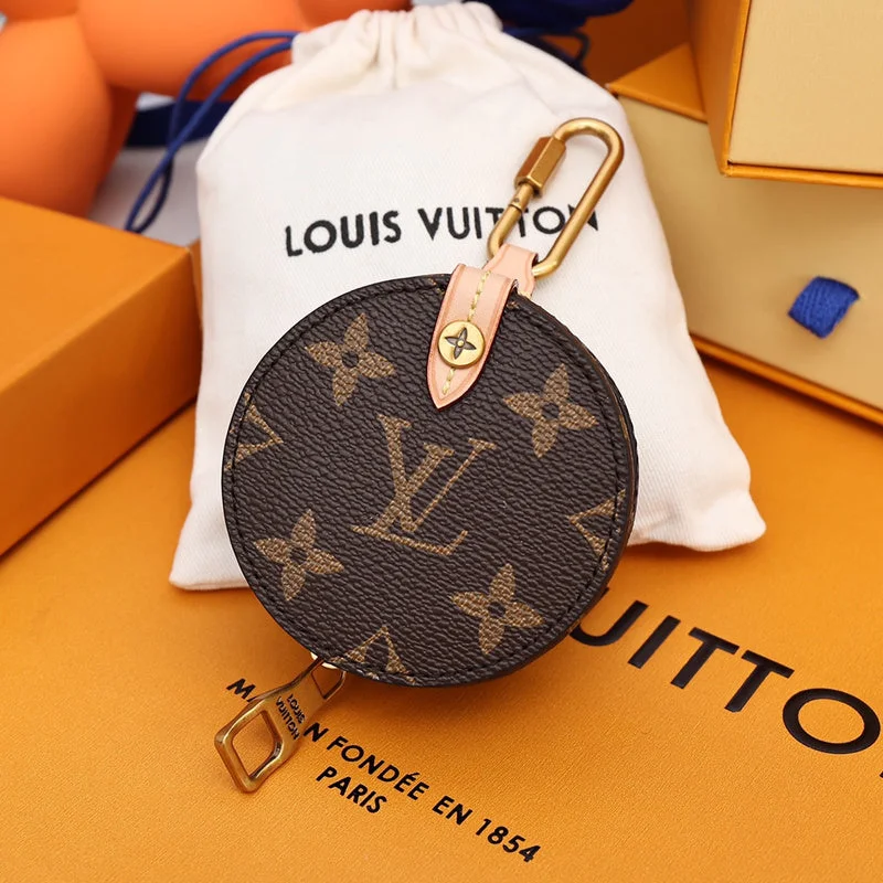 Louis Vuitton bags with a chain - link trim and a leather body for a modern edgeBoldCollect - LOUIS VUITTON BAGS - 2475