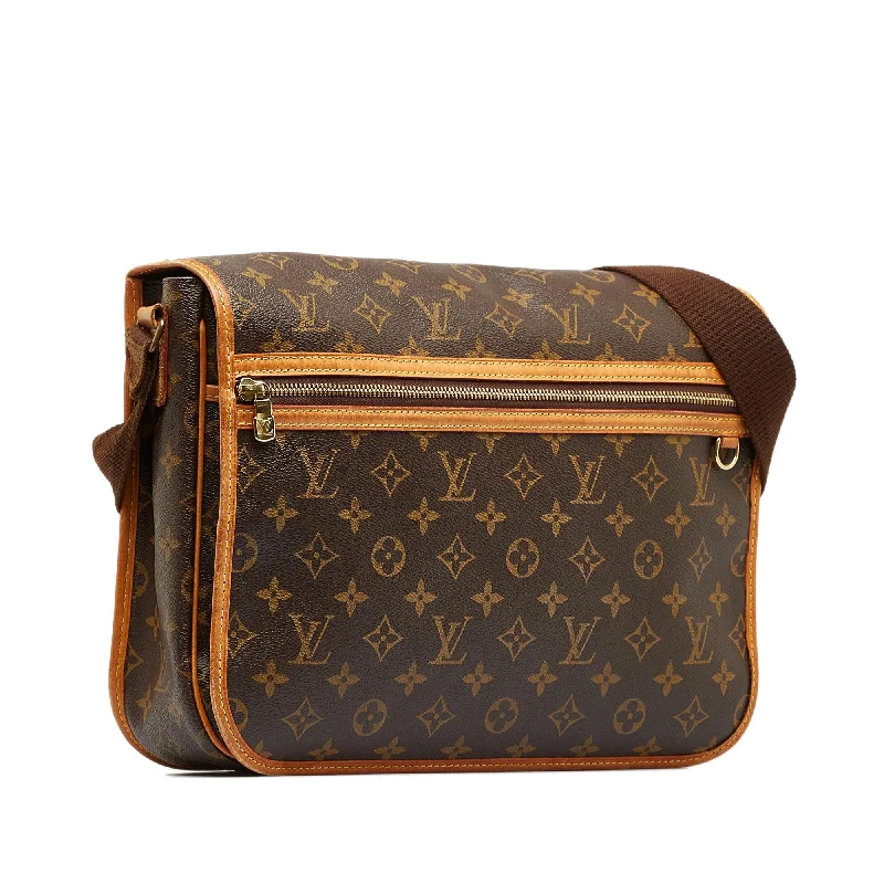 Louis Vuitton bags with a chain - link trim and a leather body for a modern edgeLouis Vuitton Monogram Bosphore GM (7KBVqt)