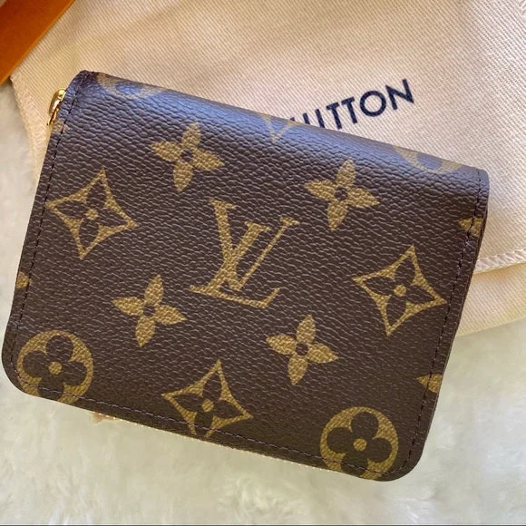 Louis Vuitton bags with a chain - link trim and a leather body for a modern edgeLOUIS VUITTON Japanese edition zippy coin purse