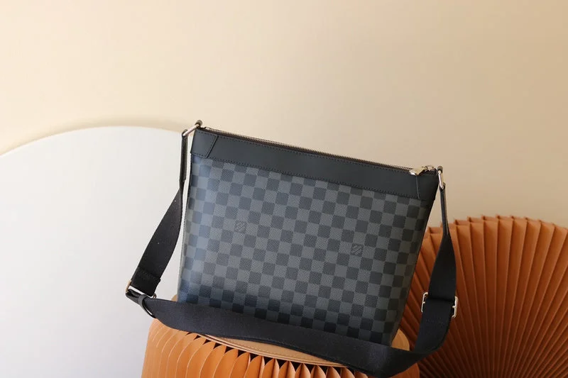 Louis Vuitton bags with a chain - link trim and a leather body for a modern edgeBoldCollect - LOUIS VUITTON BAGS - 2447