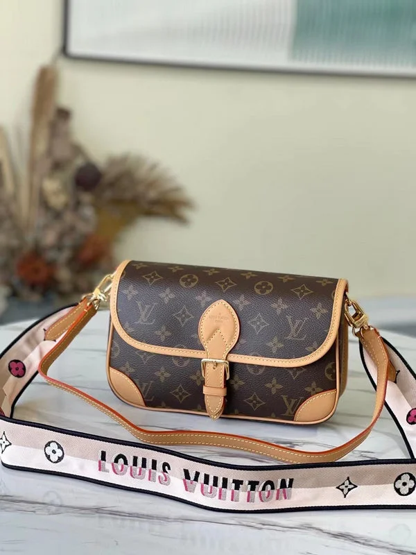 Louis Vuitton bags with a chain - link trim and a leather body for a modern edgeBoldCollect - LOUIS VUITTON BAGS - 2465