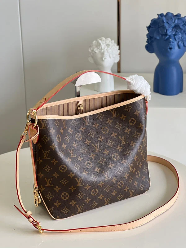 Louis Vuitton bags with a chain - link trim and a leather body for a modern edgeBoldCollect - LOUIS VUITTON BAGS - 2572