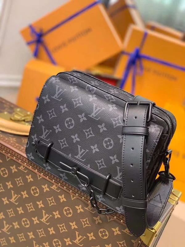 Louis Vuitton bags with a chain - link trim and a leather body for a modern edgeBoldCollect - LOUIS VUITTON BAGS - 2543