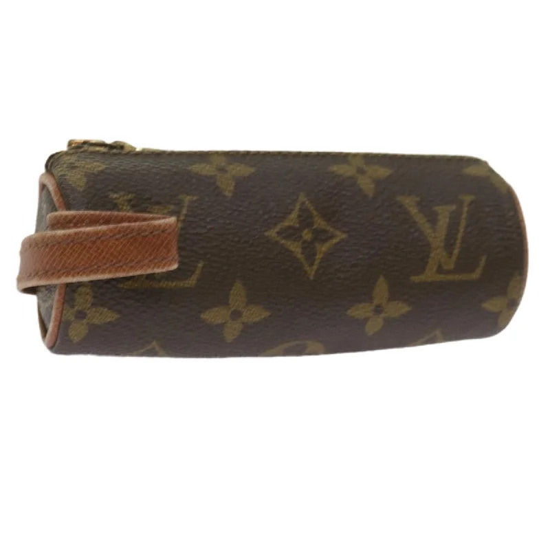 Louis Vuitton bags with a chain - link trim and a leather body for a modern edgeLOUIS VUITTON Etui à balles de golf Clutch Bag