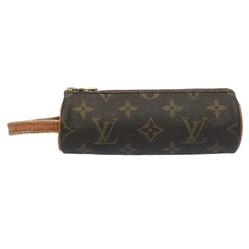 Louis Vuitton bags with a chain - link trim and a leather body for a modern edgeLOUIS VUITTON Etui à balles de golf Clutch Bag