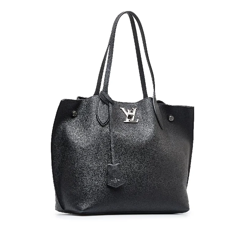 Louis Vuitton bags with a chain - link trim and a leather body for a modern edgeLouis Vuitton Lockme Go Tote (D7sORn)