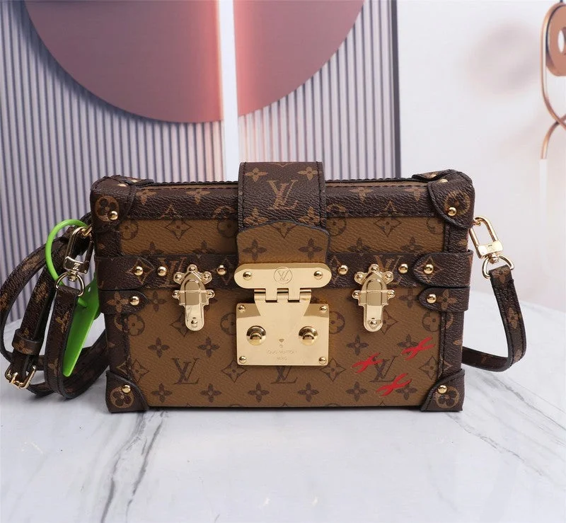 Louis Vuitton bags with a chain - link trim and a leather body for a modern edgeBoldCollect - LOUIS VUITTON BAGS - 2015