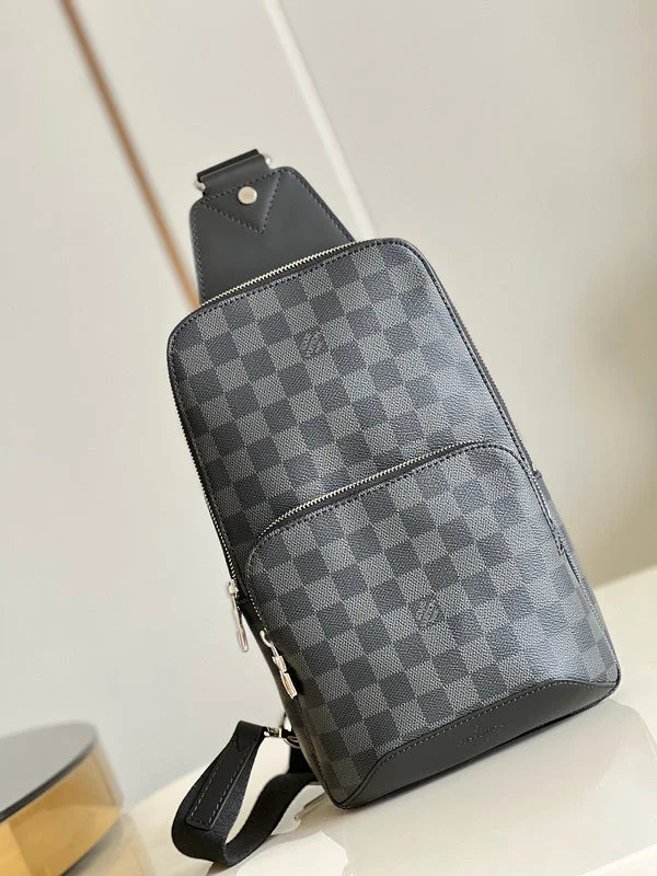 Louis Vuitton bags with a chain - link trim and a leather body for a modern edgeBoldCollect - LOUIS VUITTON BAGS - 2577