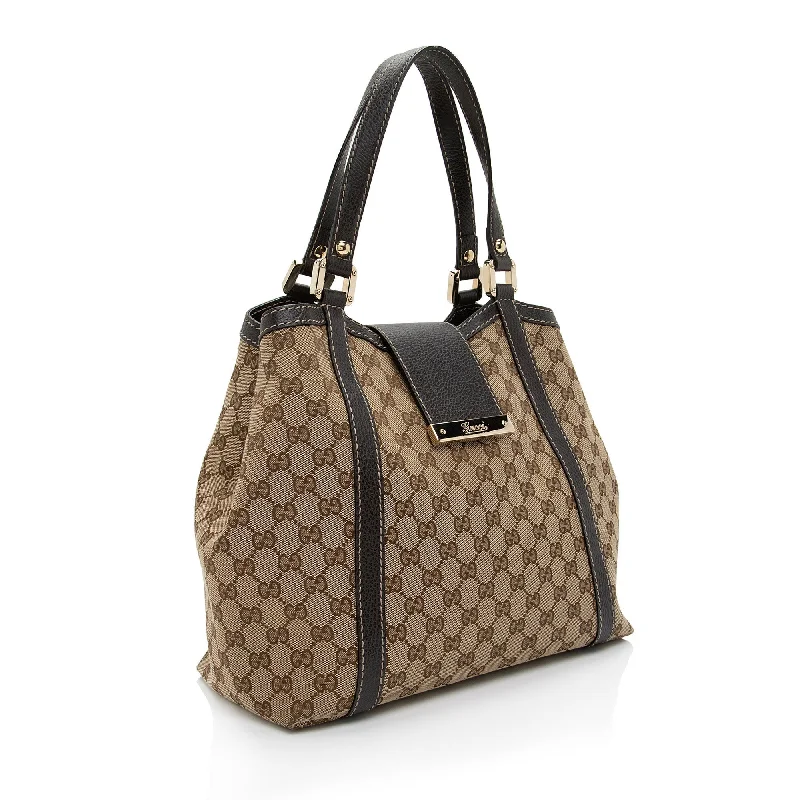 Women Gucci bags with a front - flap pocket for quick - access itemsGucci GG Canvas New Ladies Tote (SHF-XsTwnH)