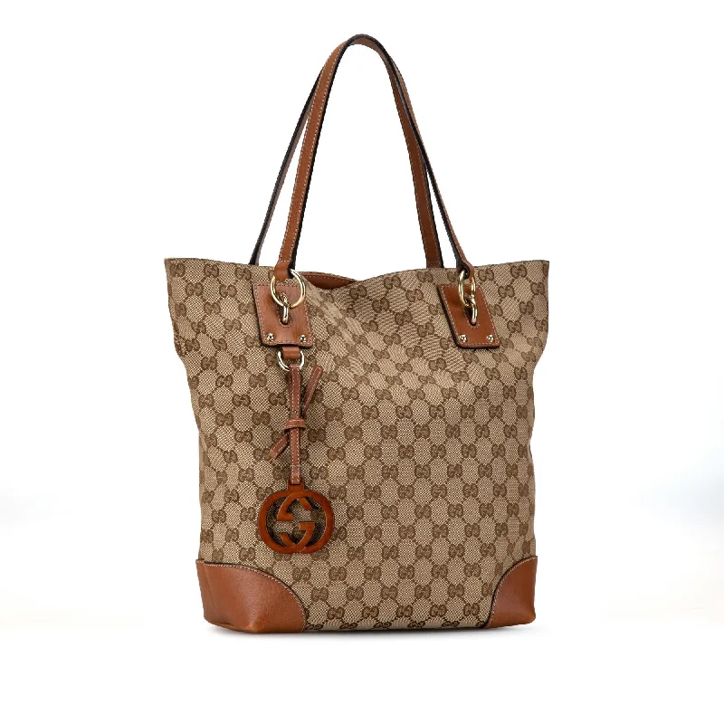 Gucci Marmont bags for women with quilted leather exteriorsGucci GG Canvas GG Charm Tote s2pq0g)