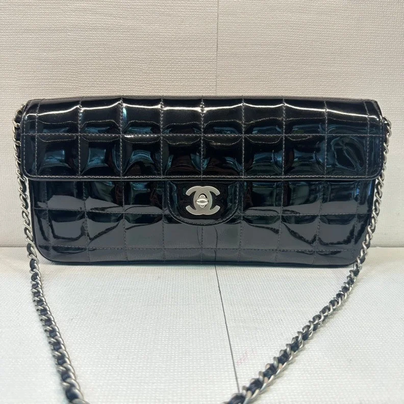 Chanel Designer Handbag with Unique DesignChanel Black Patent Leather Chocolate Bar Shoulder Bag Medium