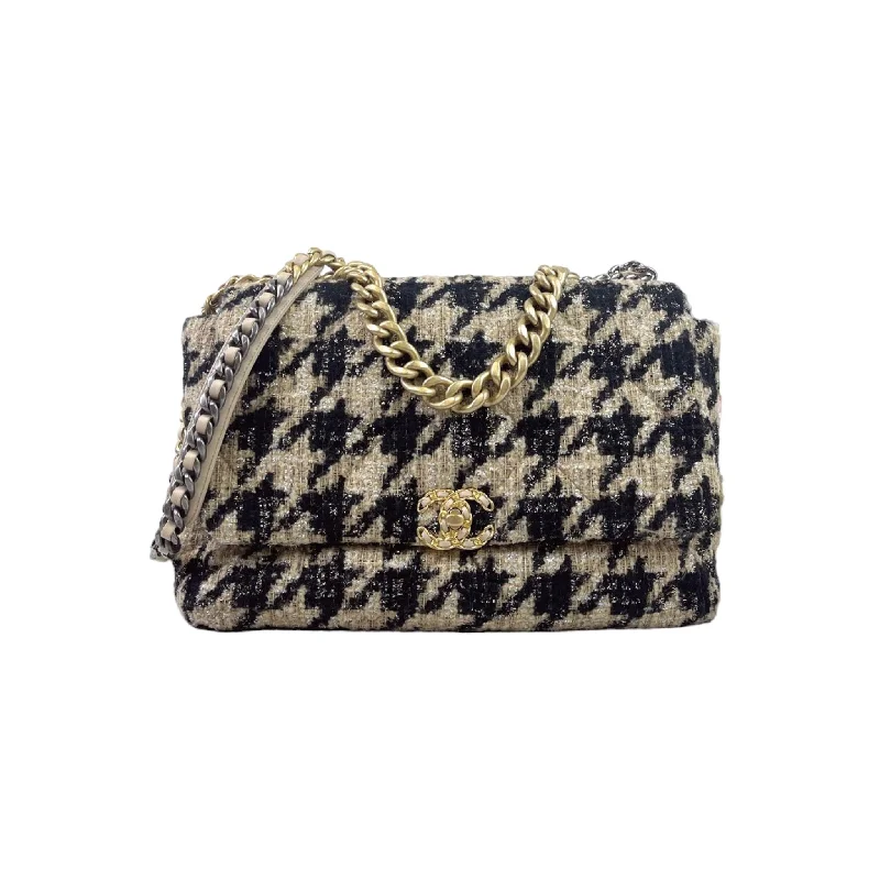 Chanel Vintage Inspired Handbag for Retro LoversMaxi Chanel 19 Houndstooth Tweed 19K Beige Black