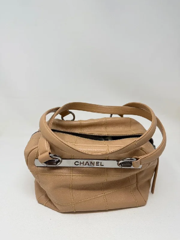 Chanel Medium Tote Bag for Office LadiesChanel Beige Leather Shoulder Bag Medium