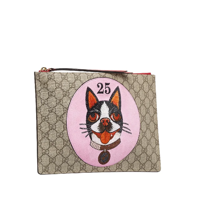 Ladies Gucci shoulder bags with a wide - width strapGucci GG Supreme Bosco Clutch (SHG-ikvRoS)