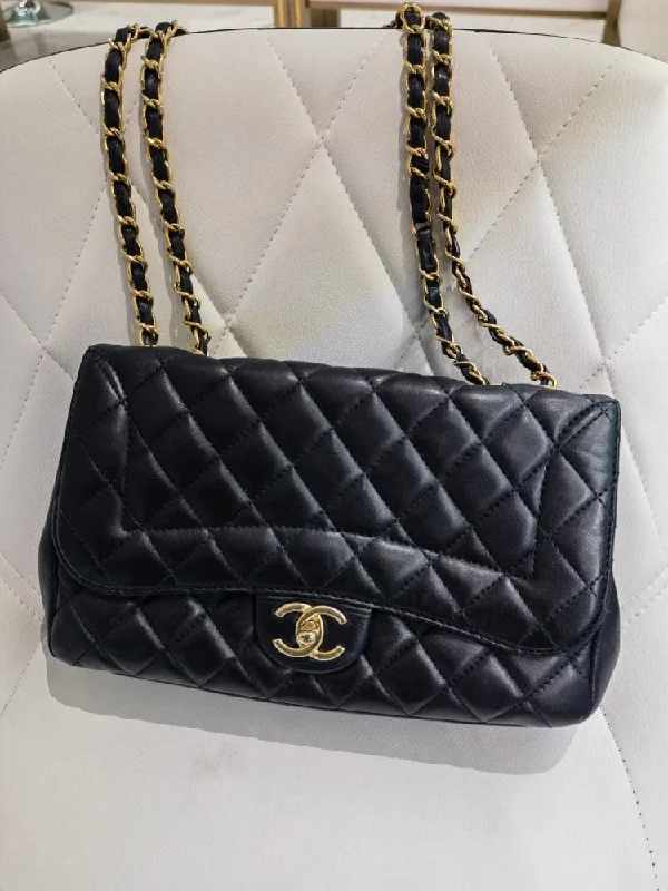 Chanel Quilted Leather Shoulder Bag for FashionistasChanel Classic Flap Bag Black Quilted Leather Gold Chain Medium