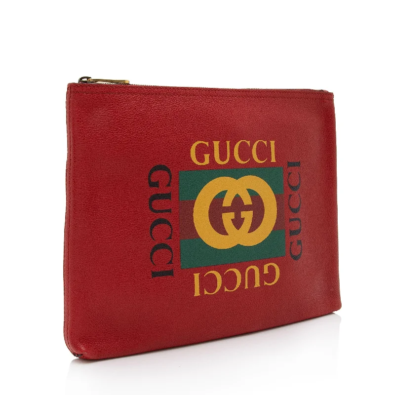 Ladies Gucci shoulder bags with a wide - width strapGucci Leather Logo Zip Pouch (SHF-x1B73m)