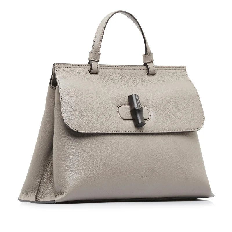 Gucci tote bags for women with a spacious interiorGucci Medium Bamboo Daily (SHG-RoSjcU)