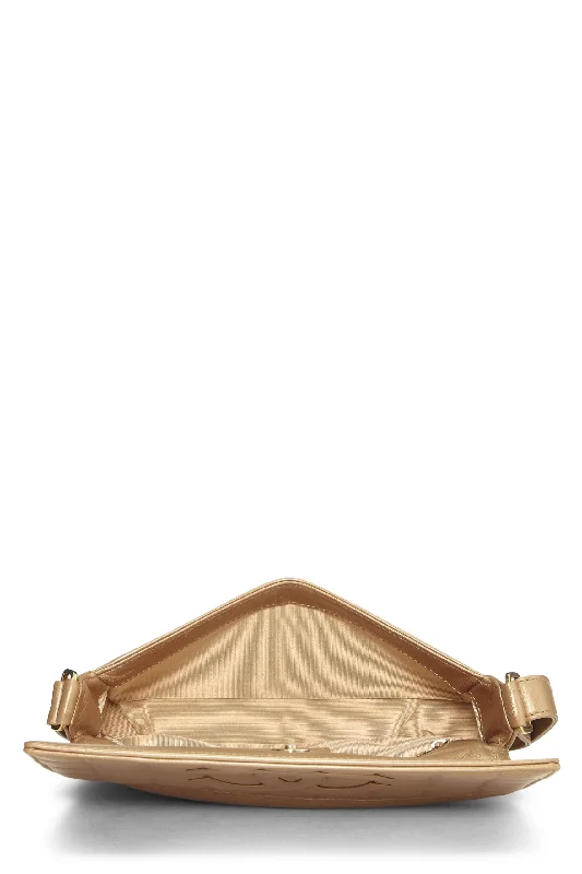 Chanel Lightweight Handbag for Daily ErrandsChanel,  Gold Leather Chocolate Bar Shoulder Bag Medium, Gold