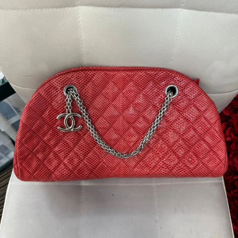 Chanel Classic Flap Bag for Evening PartyChanel Lizard Chain Shoulder Bag Red Medium Quilted Handbag