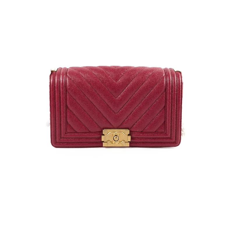 Chanel Luxury Handbag for High - End EventsChanel Old Medium Boy Red Chevron Caviar - Series 26