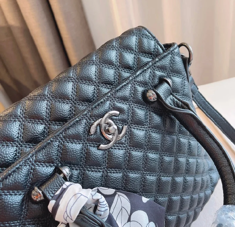 Chanel Vintage Inspired Handbag for Retro LoversBlack Chanel leather Handbag