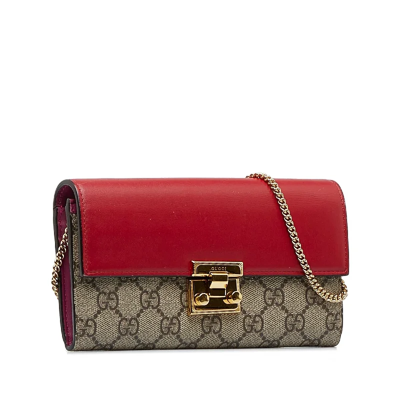 Ladies Gucci shoulder bags with a magnetic - closure flapGucci GG Supreme Padlock Wallet On Chain (SHG-gPQdaz)