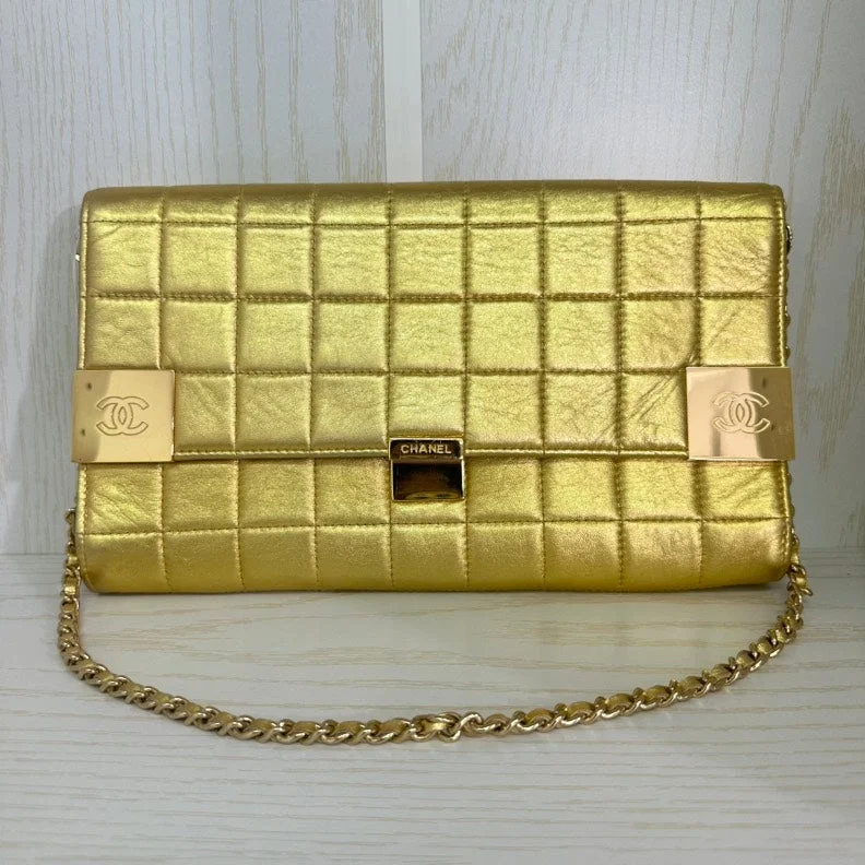 Chanel Quilted Leather Shoulder Bag for FashionistasChanel Gold Lambskin Chocolate Bar Chain Bag Medium