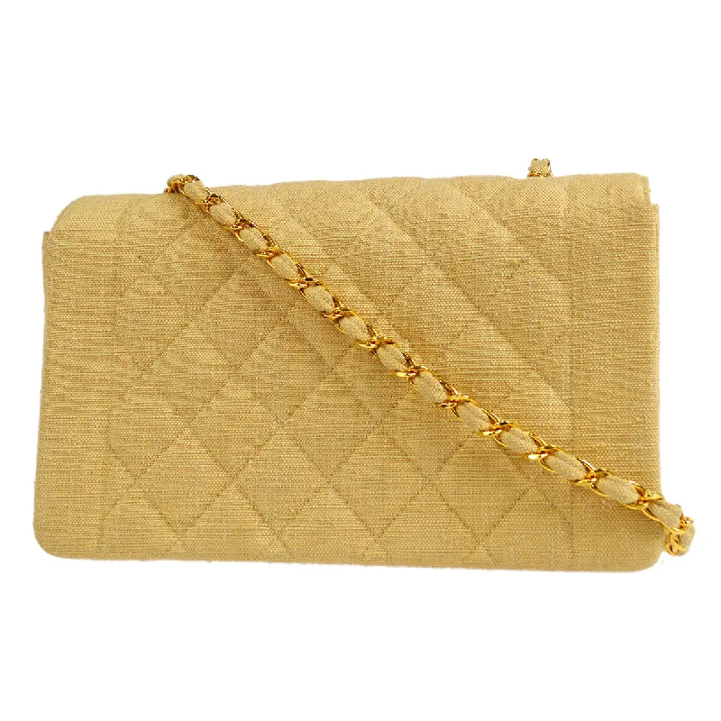 Chanel Quilted Leather Shoulder Bag for FashionistasCHANEL 1991-1994 Diana Flap Medium Beige Linen 27239