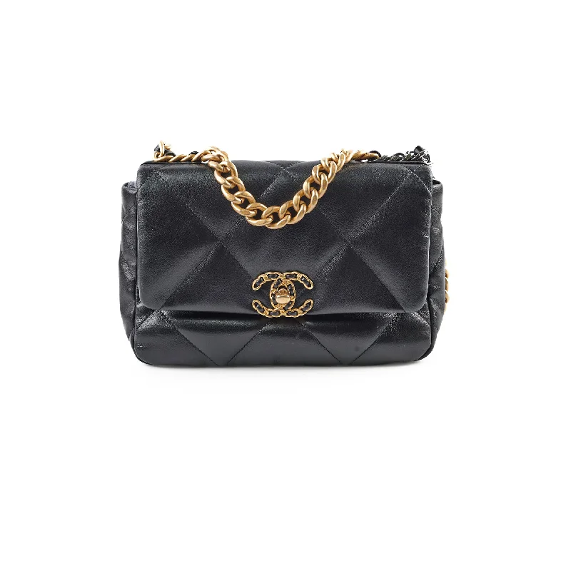 Chanel Quilted Leather Shoulder Bag for FashionistasChanel Small 19 Black 31 Series