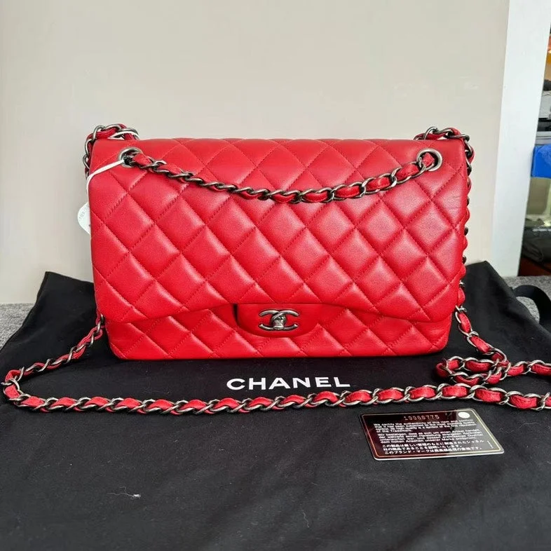 Chanel Quilted Leather Shoulder Bag for FashionistasChanel Classic Flap Bag Red Quilted Leather Medium Size